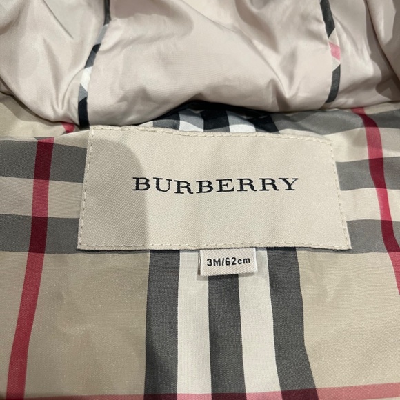 Burberry snowsuit 3 months (fits 0-6months) - Picture 4 of 8